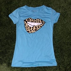 Light Blue Graphic T, Size M (Junior) Great Condition. No tears in fabric